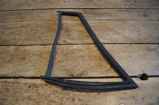 rear LH door triangle seal W110,111,112